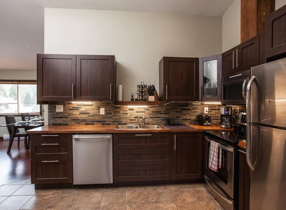 The Best 2 Bedrooms Suite In Revelstoke! Экстерьер фото