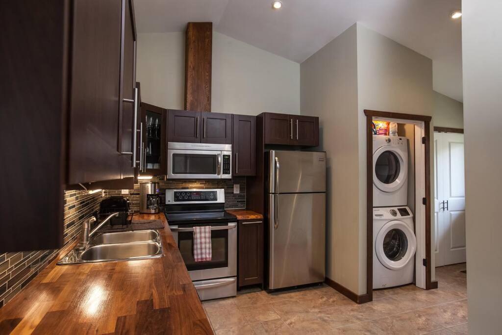 The Best 2 Bedrooms Suite In Revelstoke! Экстерьер фото